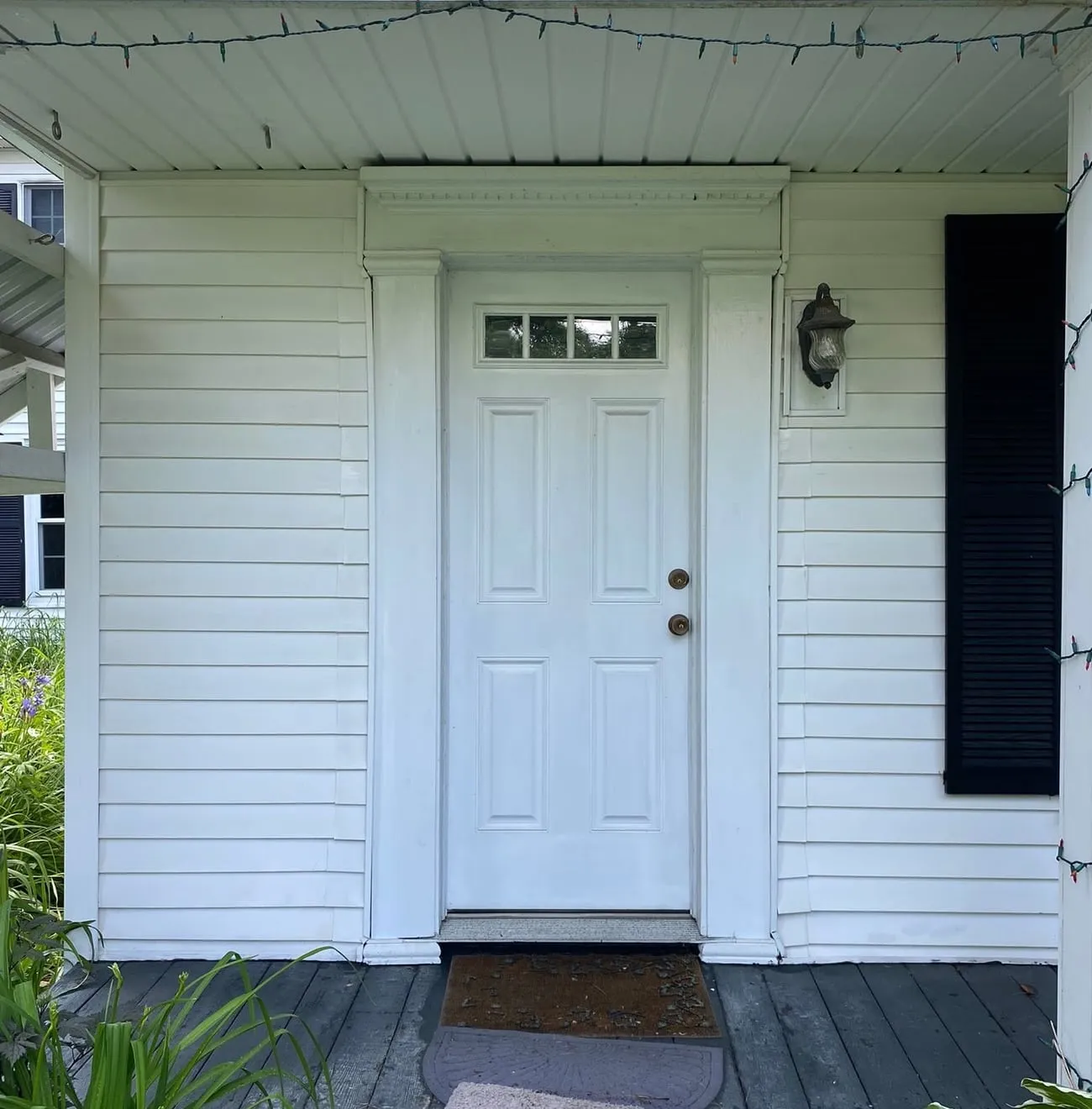 A Vermont home's siding after a full exterior soft wash
